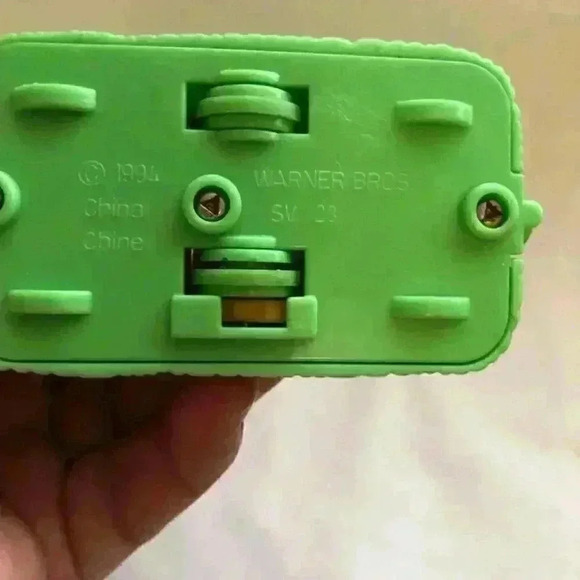 VTG 90s 1994 looney toons bunnie rolling happy meal toy  green and pink - Picture 3 of 4